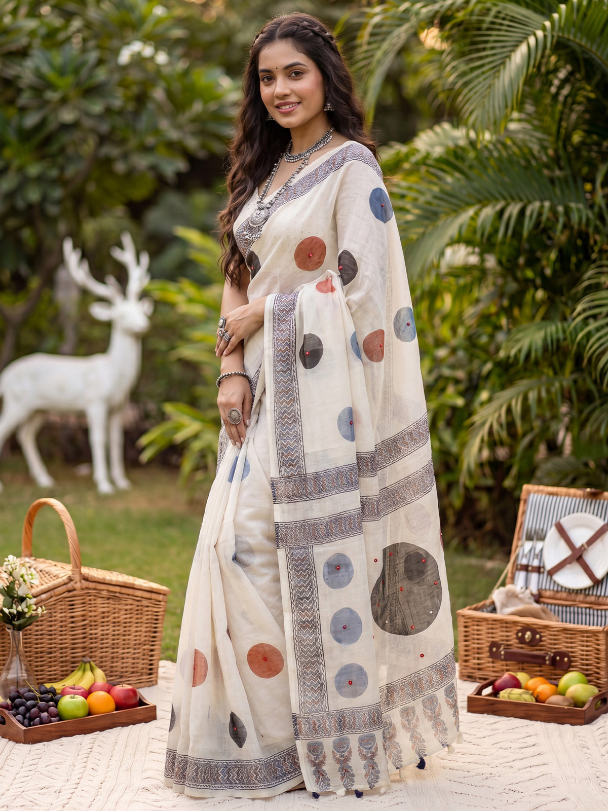 Off White Linen saree – detail view 2