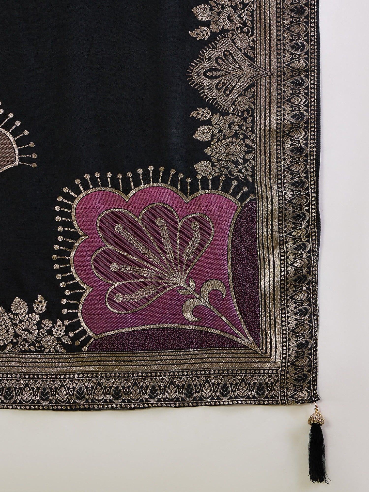 Black Silk Blend saree – detail view 1