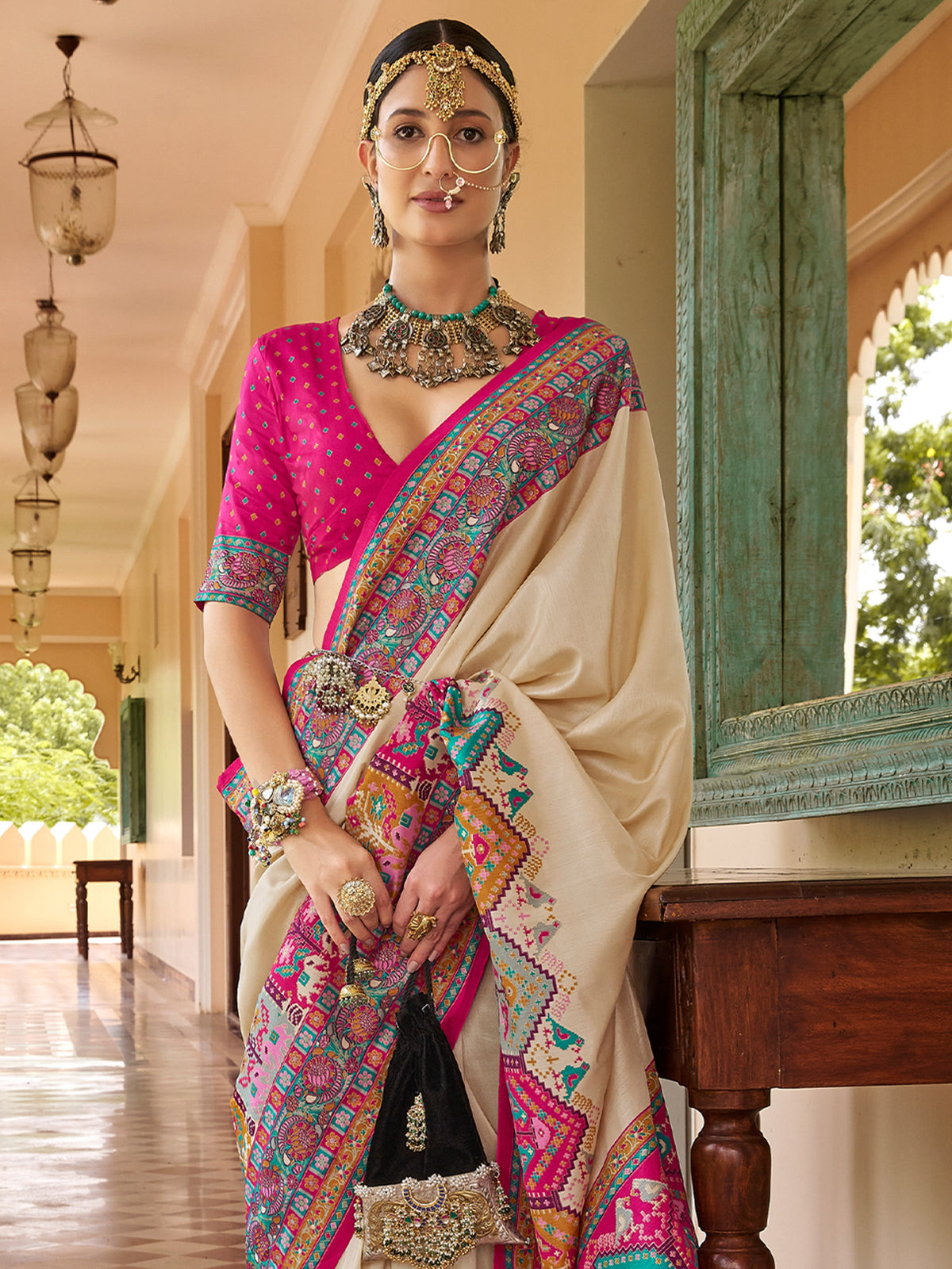 Beige Silk Blend saree – detail view 3