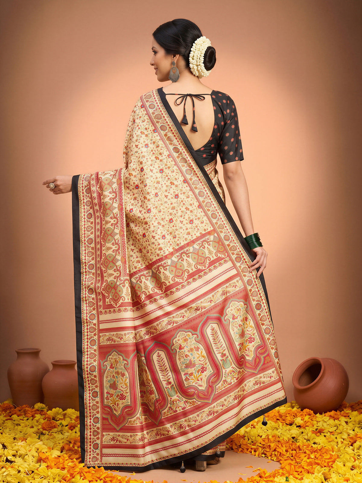 Cream Silk Blend saree – detail view 1