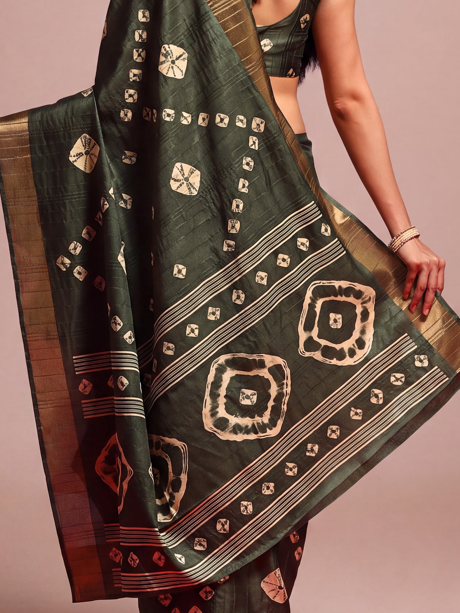Dark Green Silk Blend saree – detail view 5