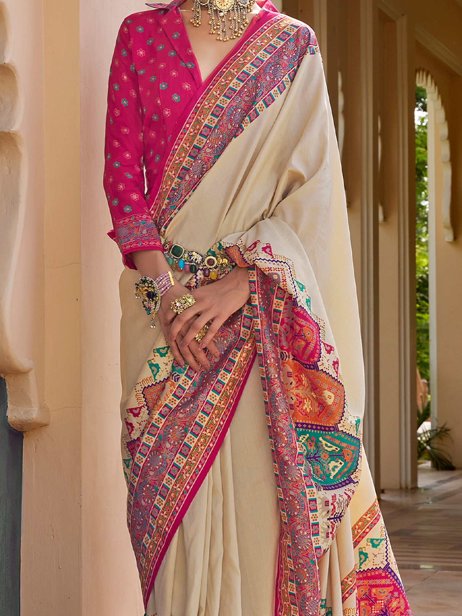 Beige Silk Blend saree – detail view 2
