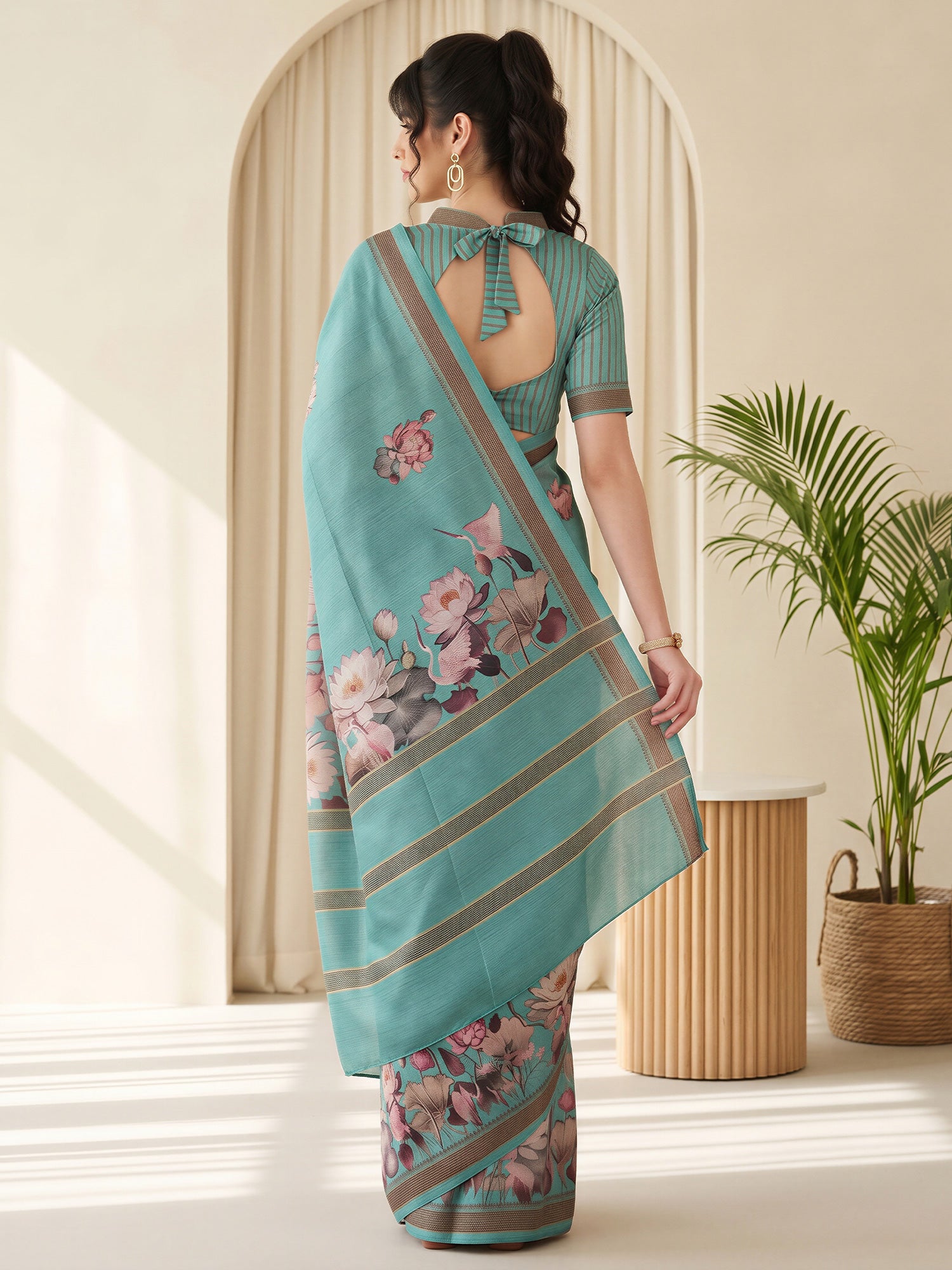 Turquoise Cotton Blend saree – detail view 1