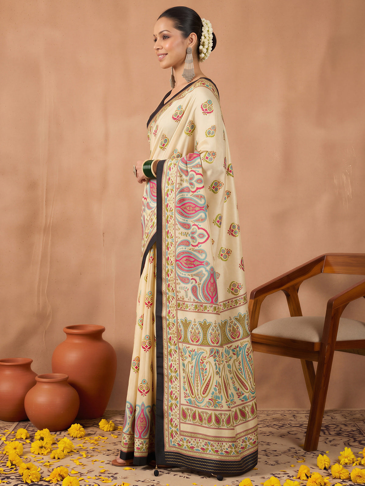 Off White Silk Blend saree – detail view 2