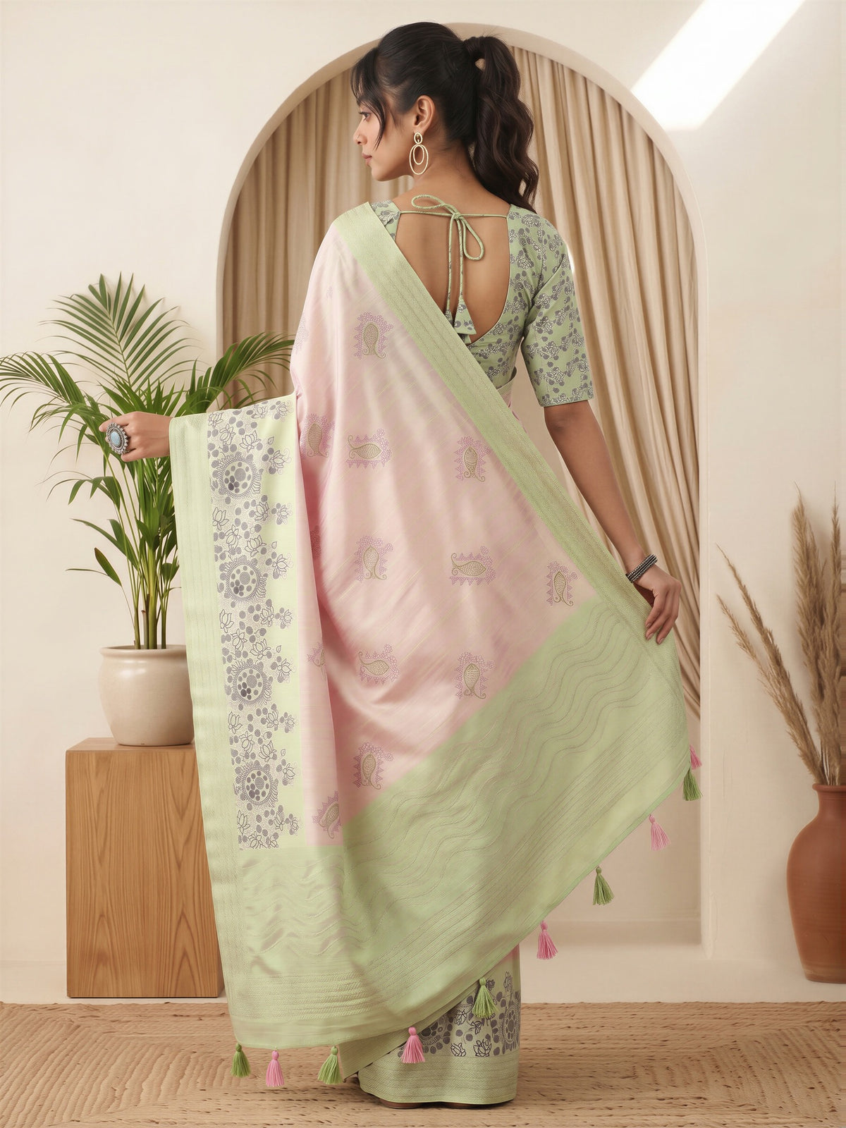 Pink Silk Blend saree – detail view 1