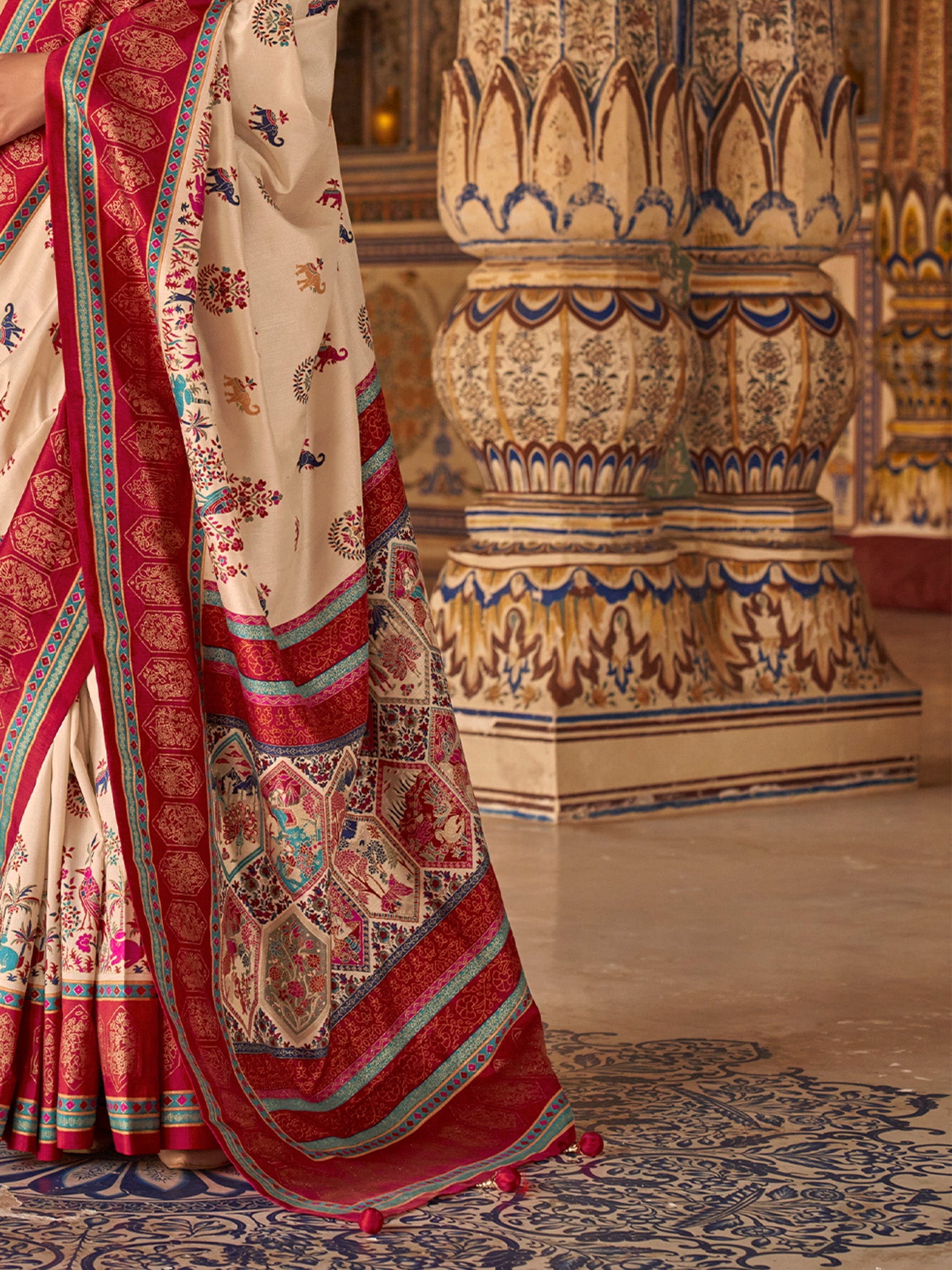Cream Silk Blend saree – detail view 4