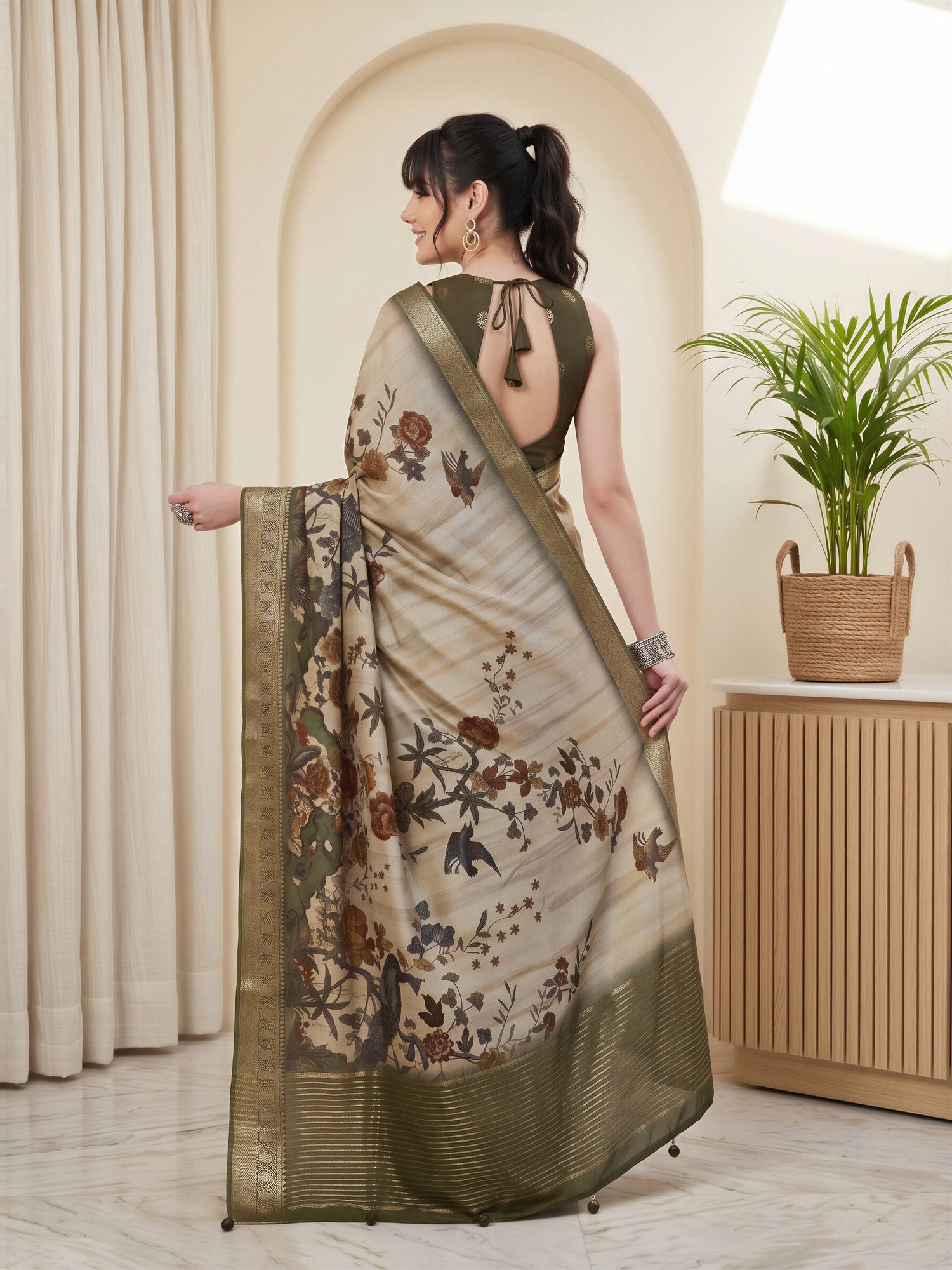 Beige Viscose Silk saree – detail view 1