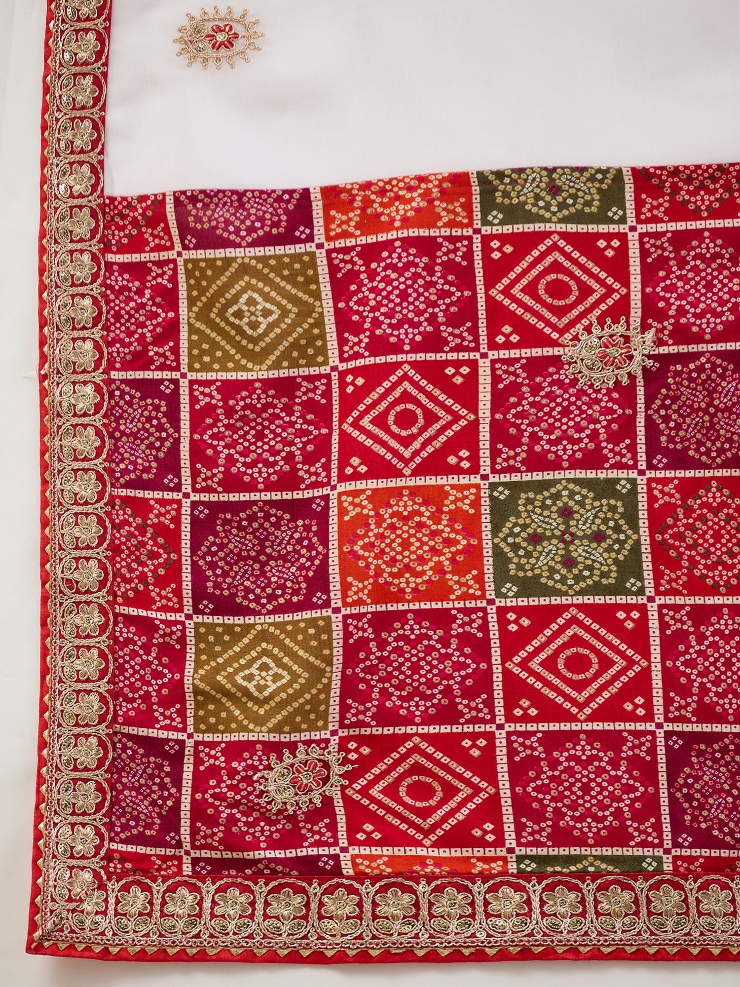 White Viscose saree – detail view 5