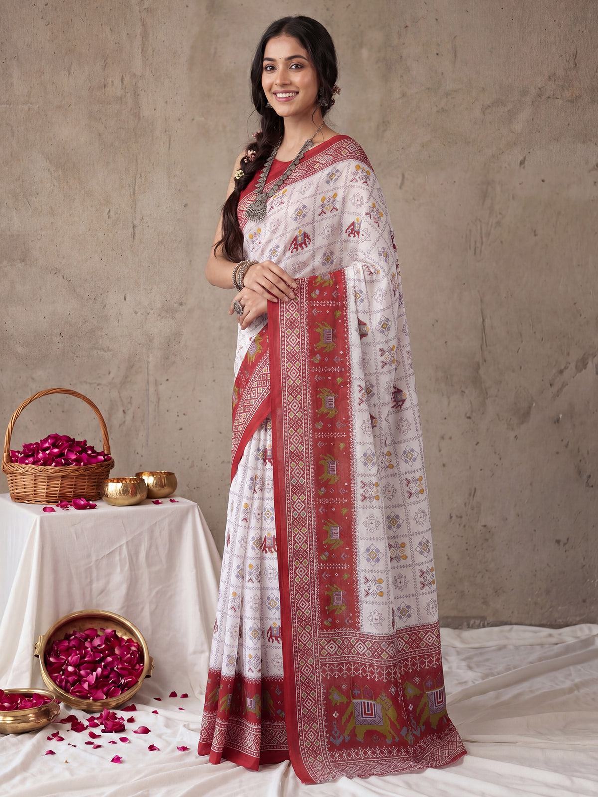 White Cotton saree – detail view 2