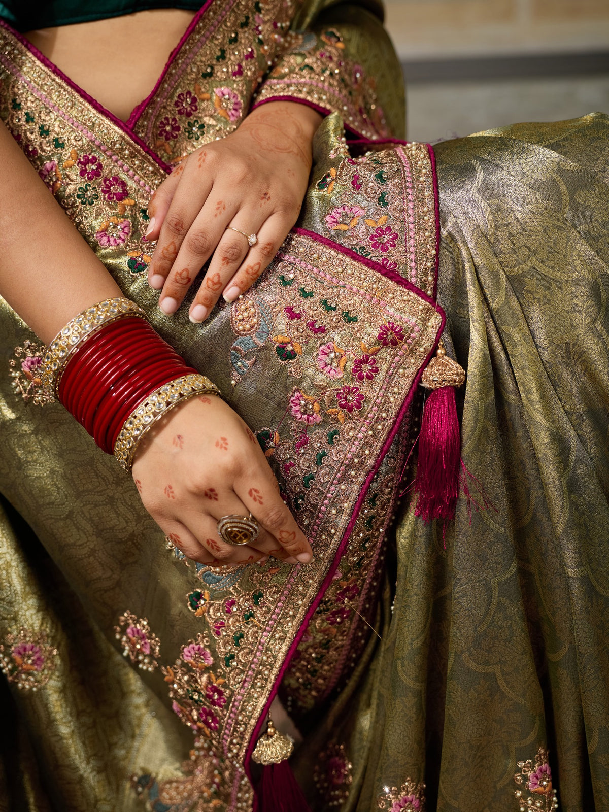 Olive Silk Blend saree – detail view 3