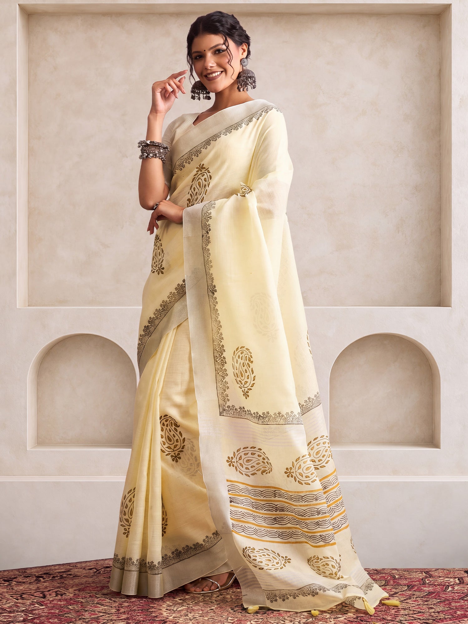 Off White Linen saree – detail view 2