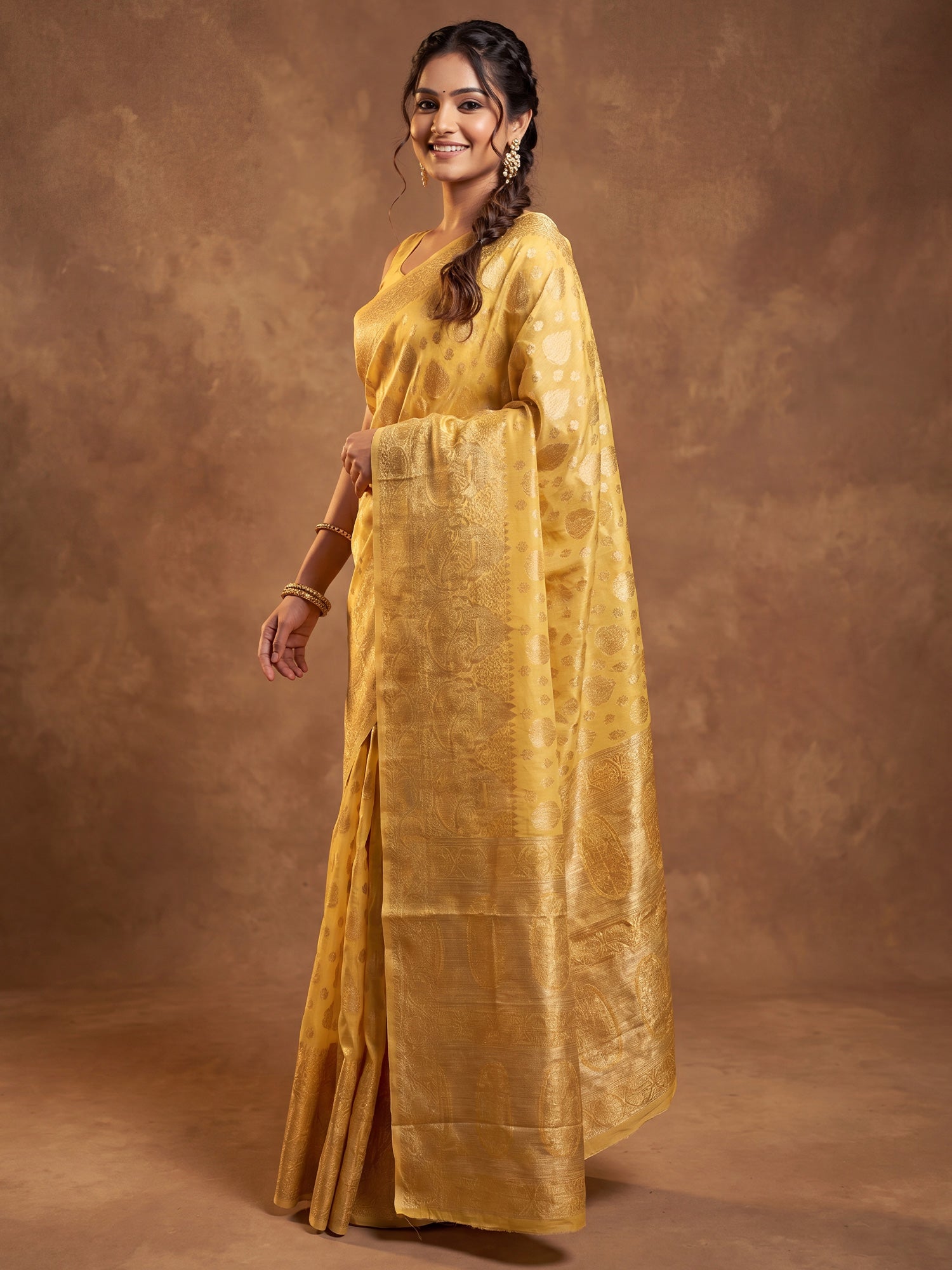 Yellow Silk Blend saree – detail view 2