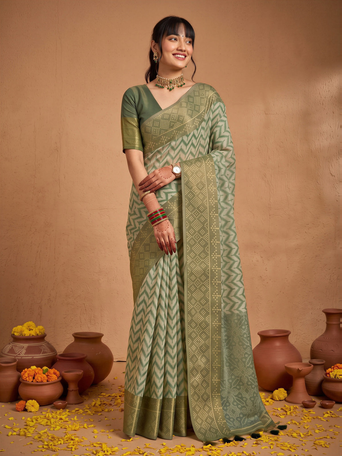 Green Viscose saree – detail view 3
