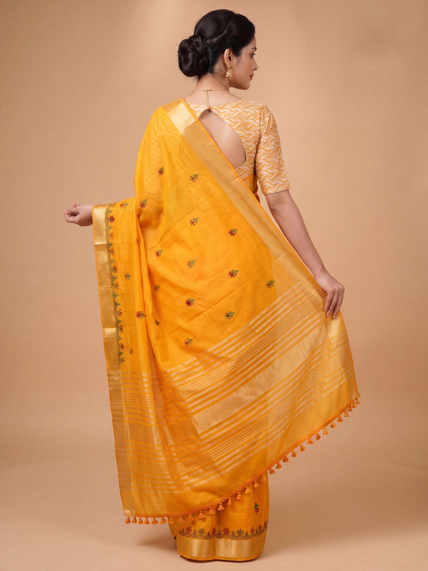 Mustard Cotton Linen saree – detail view 1