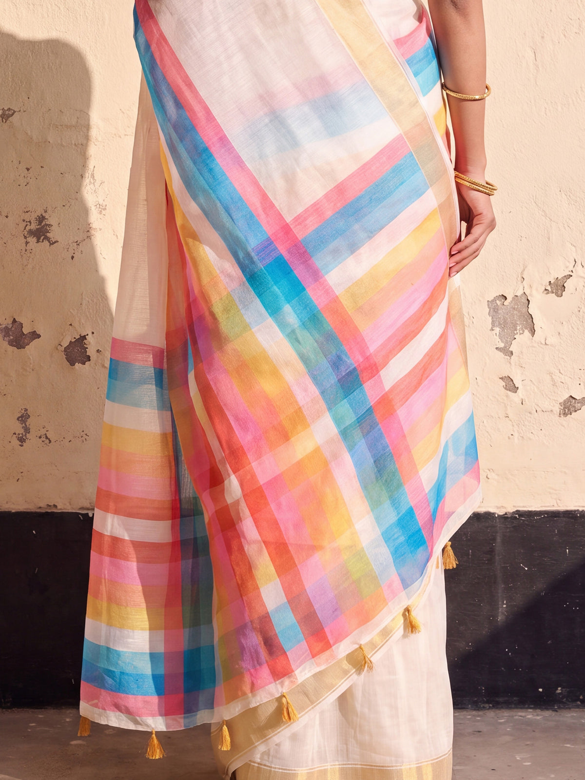 Off White Linen saree – detail view 5