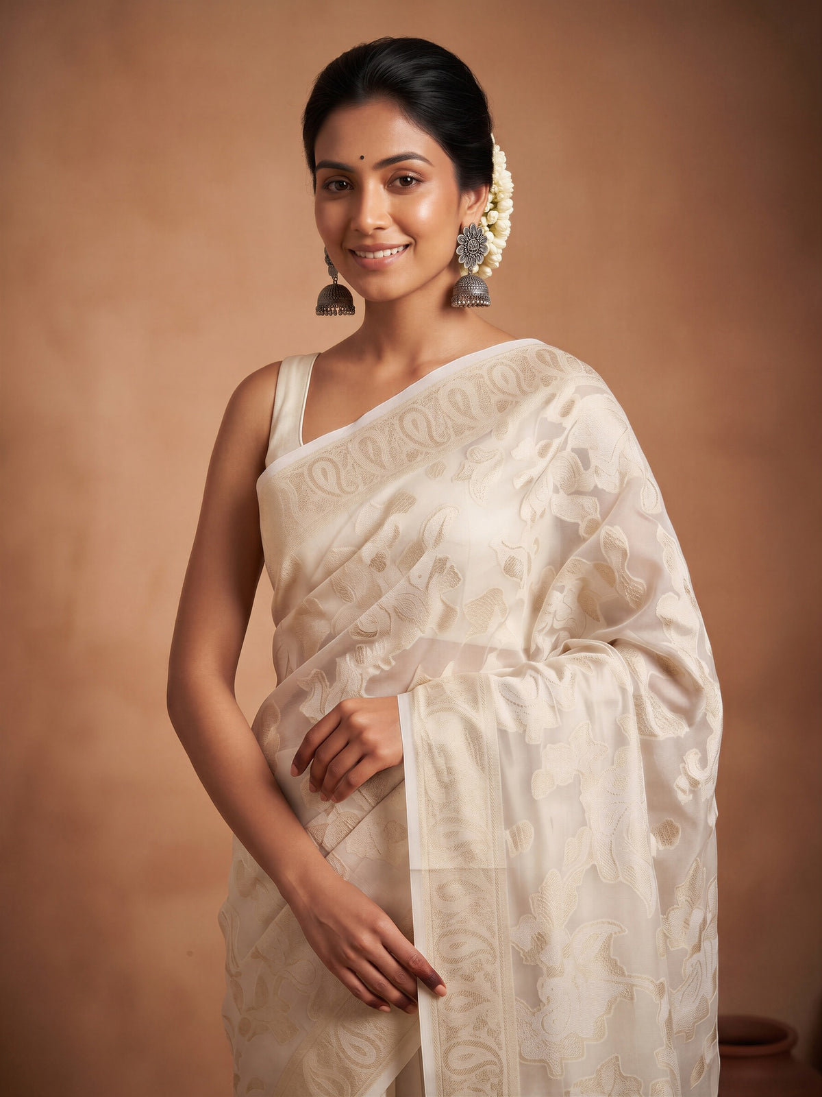 White Organza saree – detail view 4