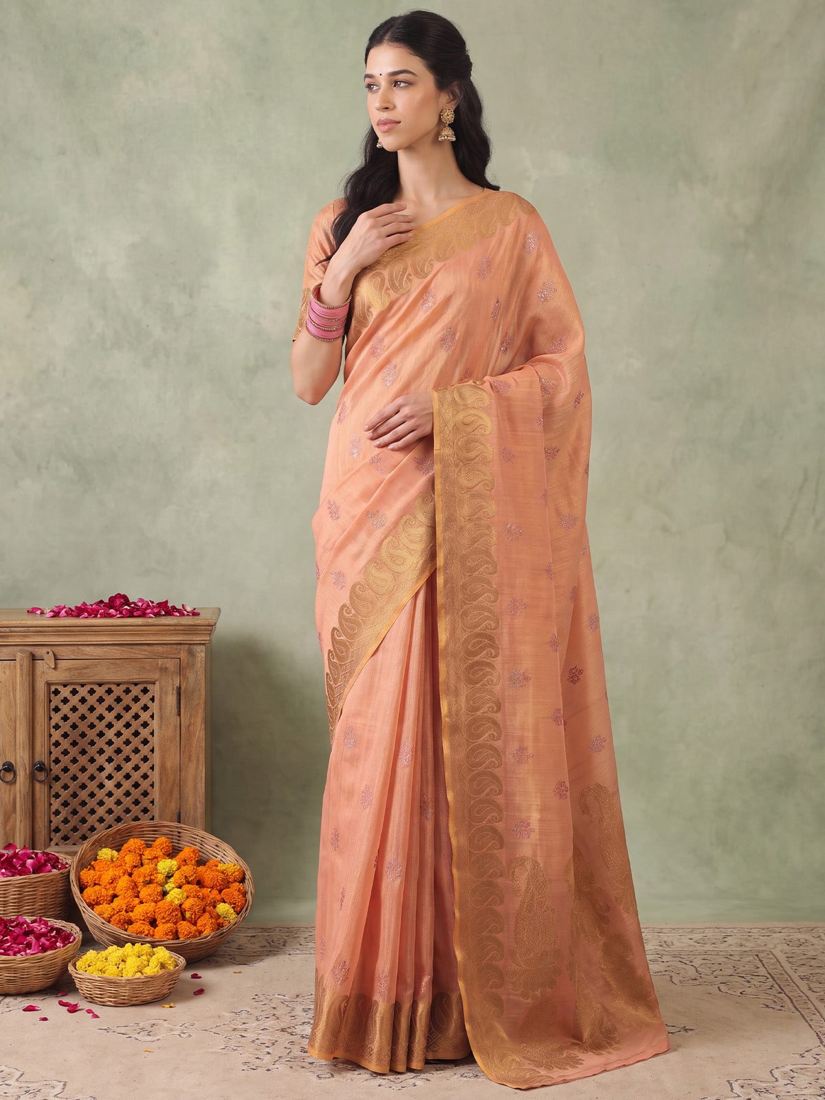 Peach Linen saree – detail view 3