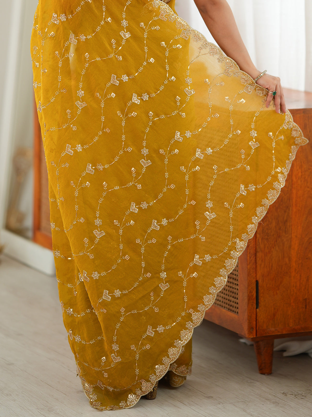 Mustard Tissue saree – detail view 5
