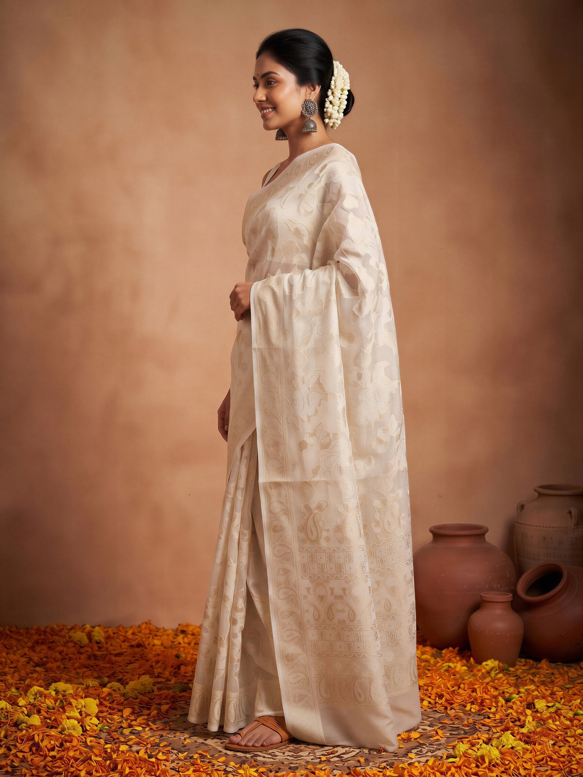 White Organza saree – detail view 2