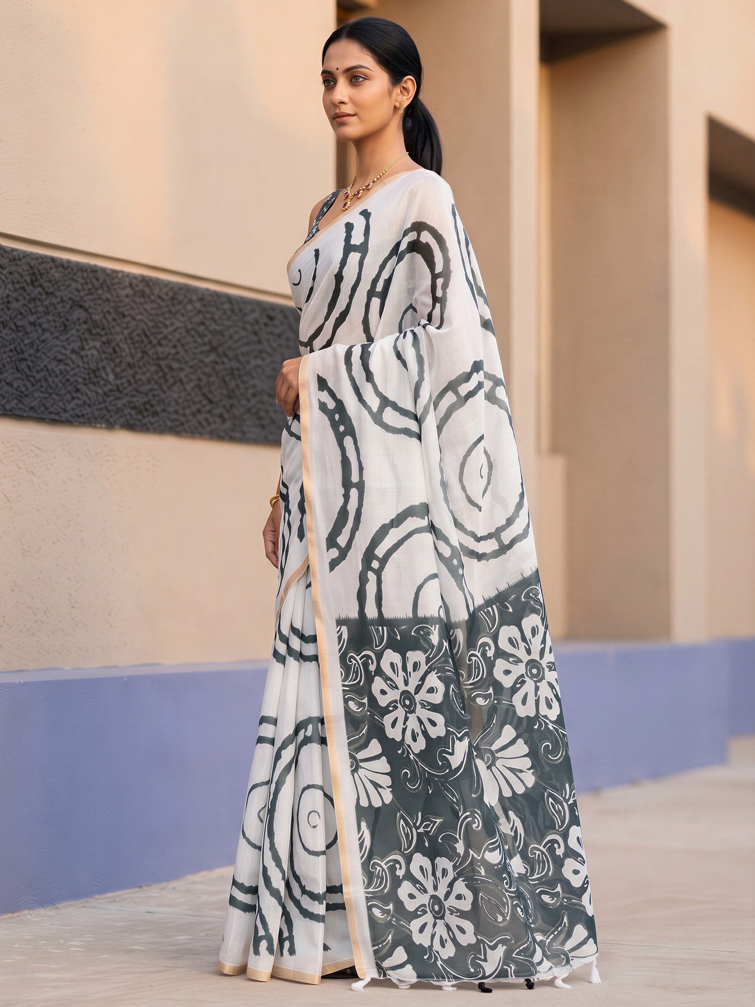 White Cotton Blend saree – detail view 2