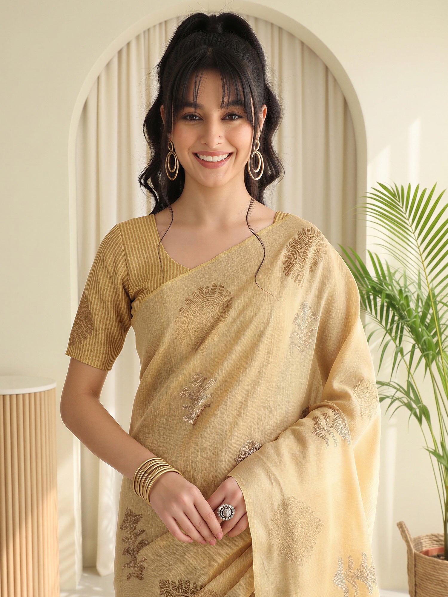 Cream Linen saree – detail view 4