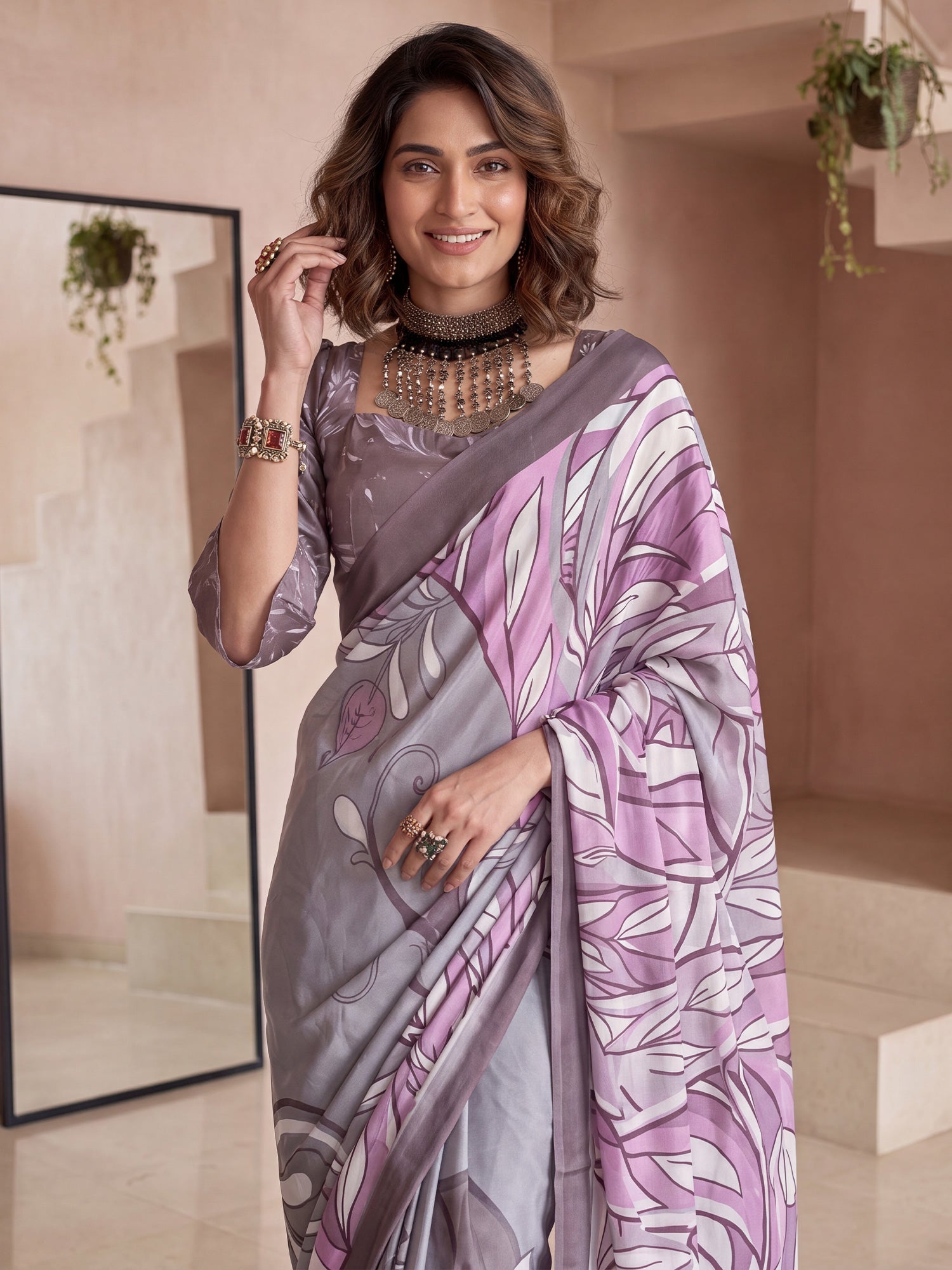 Grey Crepe saree – detail view 4