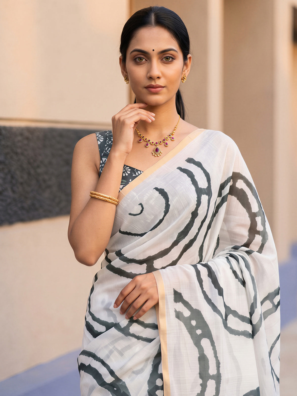 White Cotton Blend saree – detail view 4