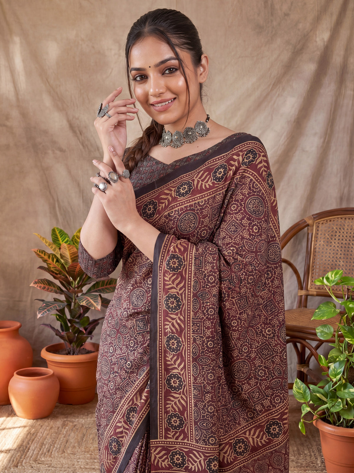 Maroon Silk Blend saree – detail view 4