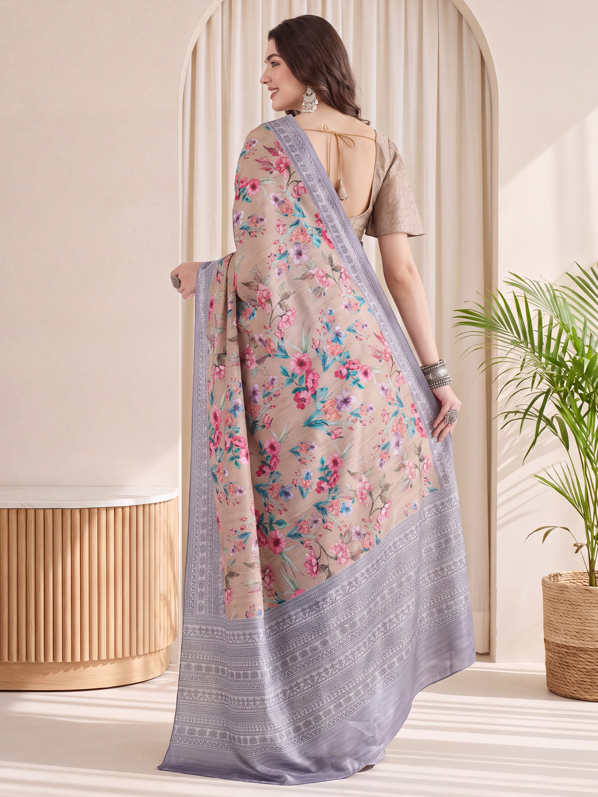 Beige Silk Blend saree – detail view 1