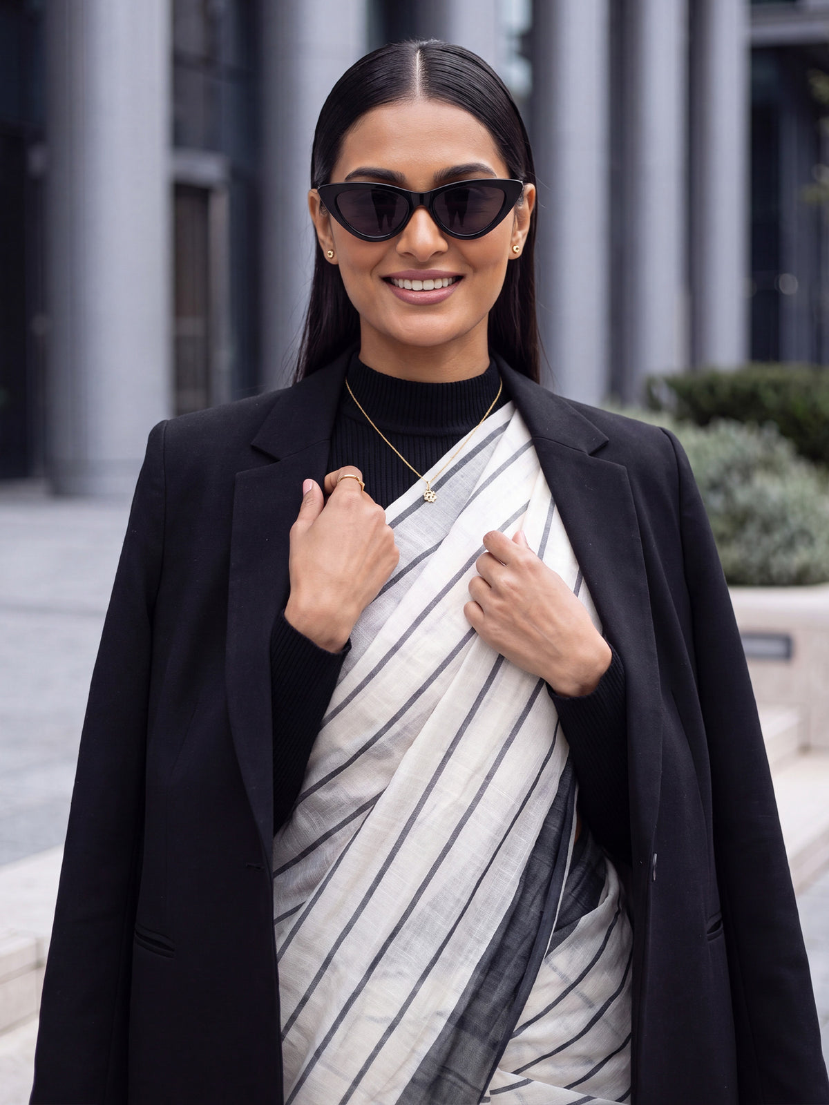Off White Cotton Linen saree – detail view 3