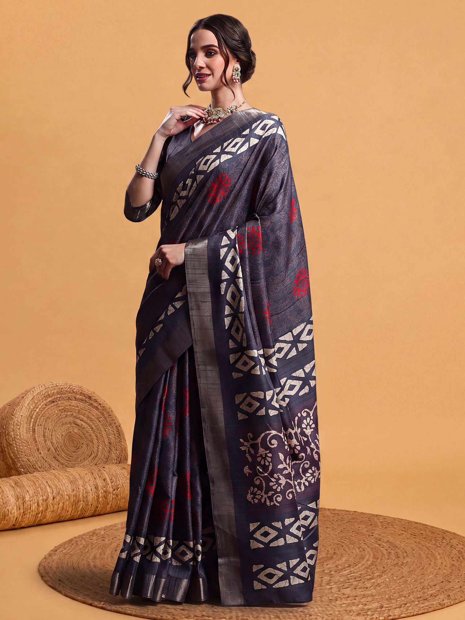 Grey Silk Blend saree – detail view 2