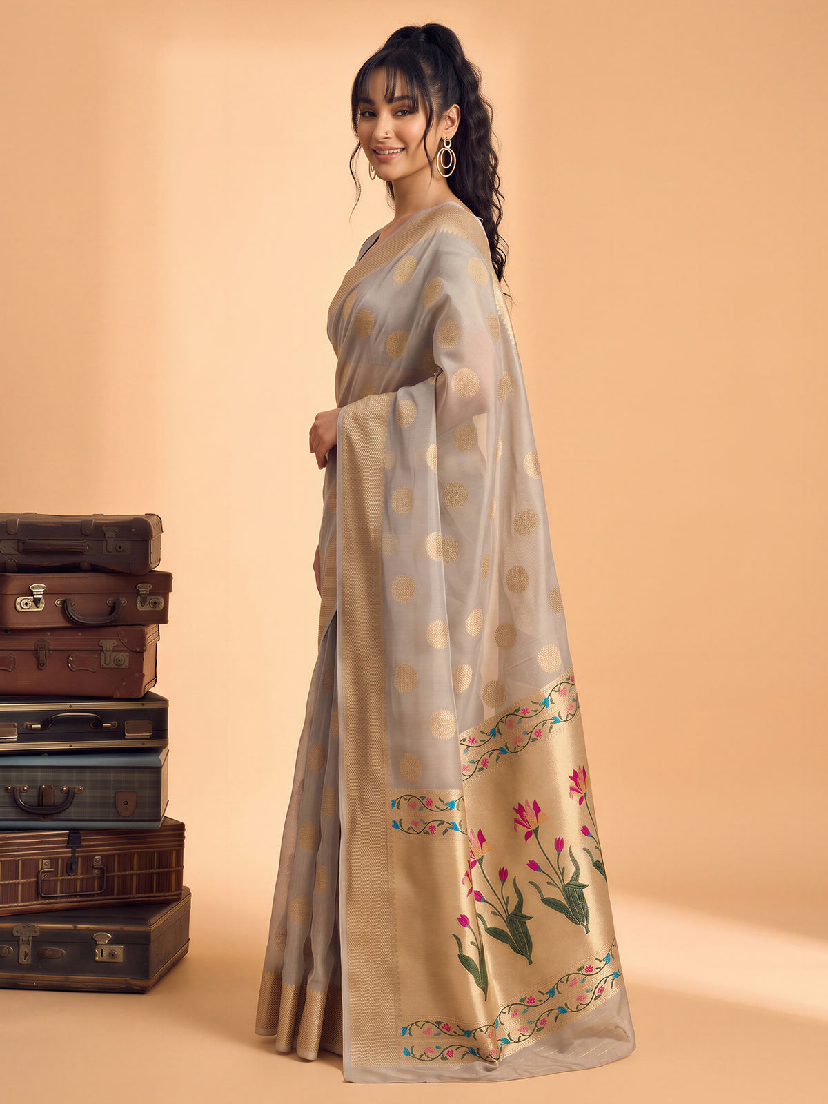 Grey Tissue saree – detail view 2
