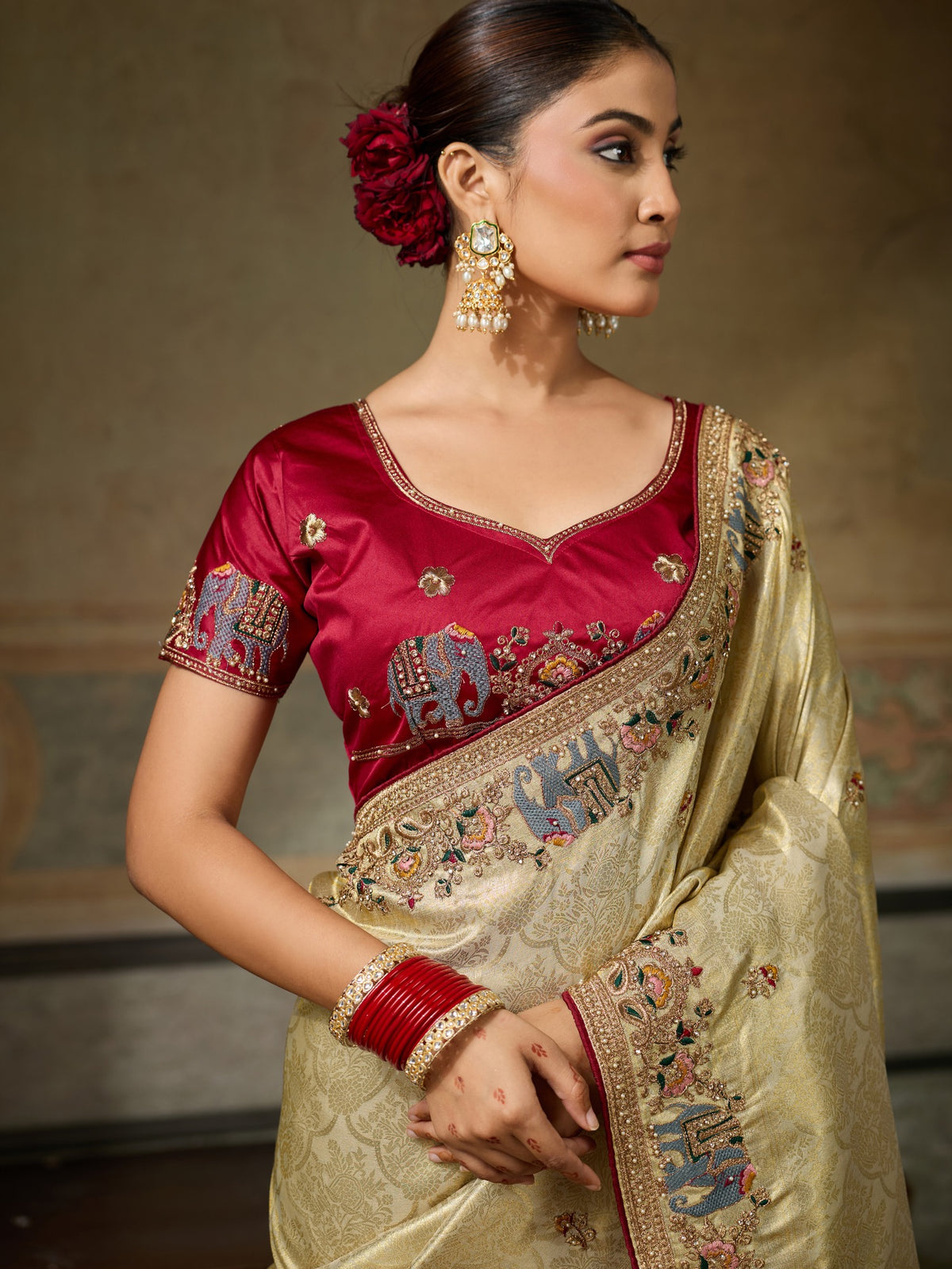 Gold Silk Blend saree – detail view 2