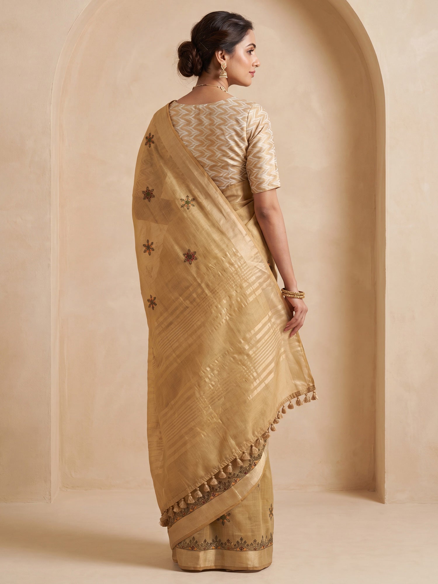 Beige Cotton Linen saree – detail view 1