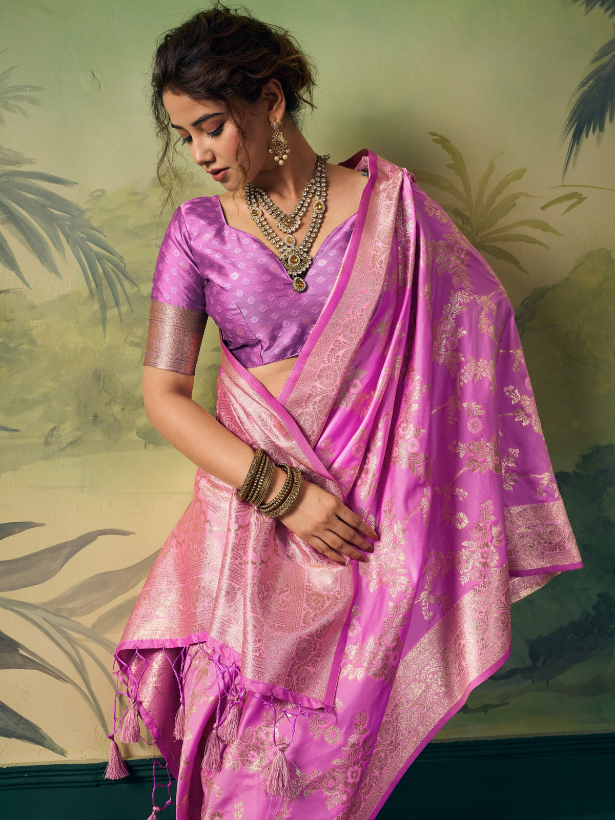 Pink Banarasi Silk saree – detail view 1