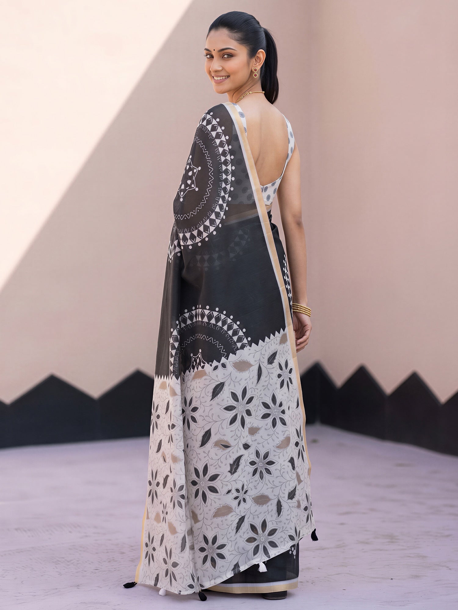 Black Cotton Blend saree – detail view 1