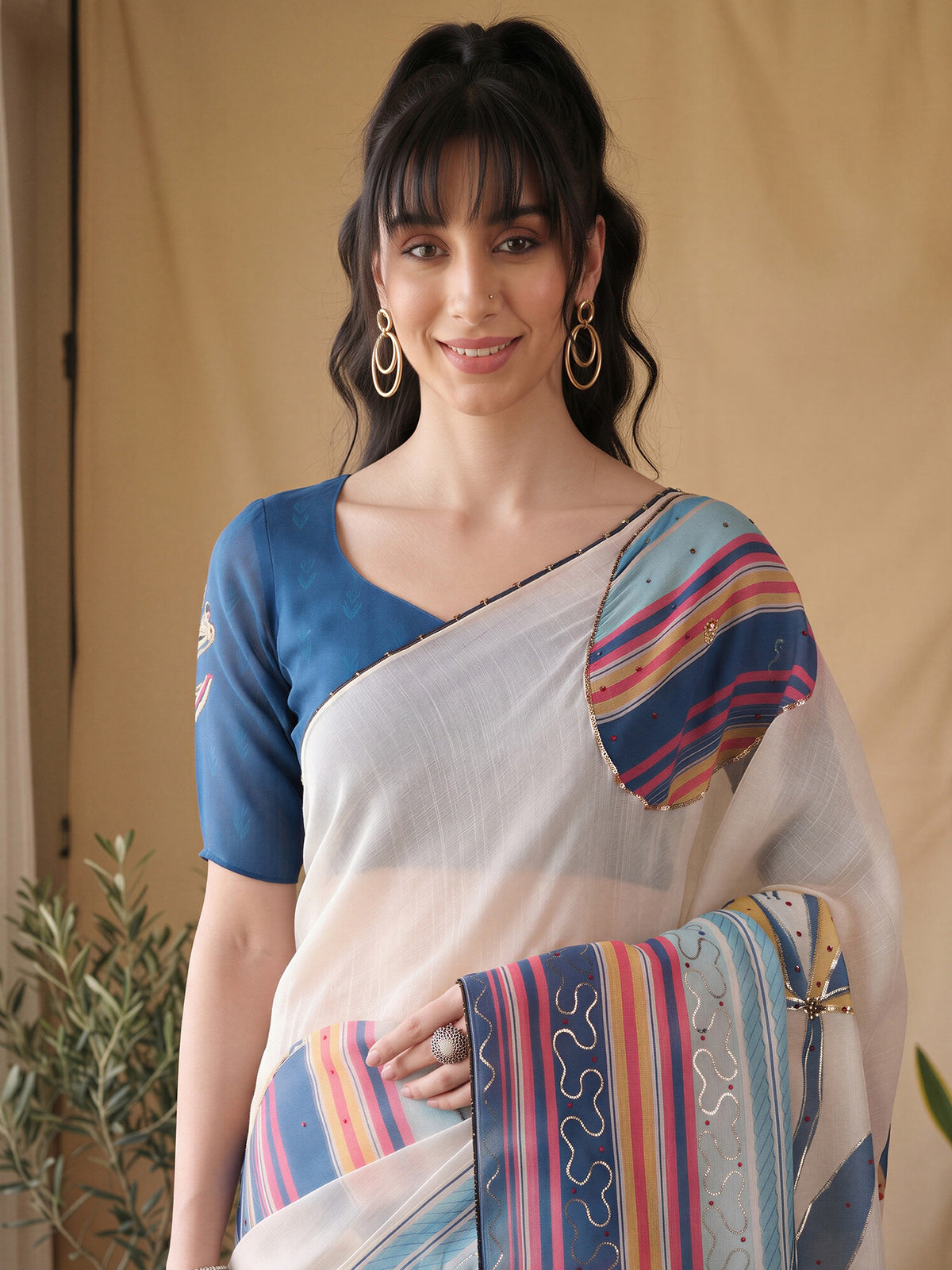 White Organza saree – detail view 4
