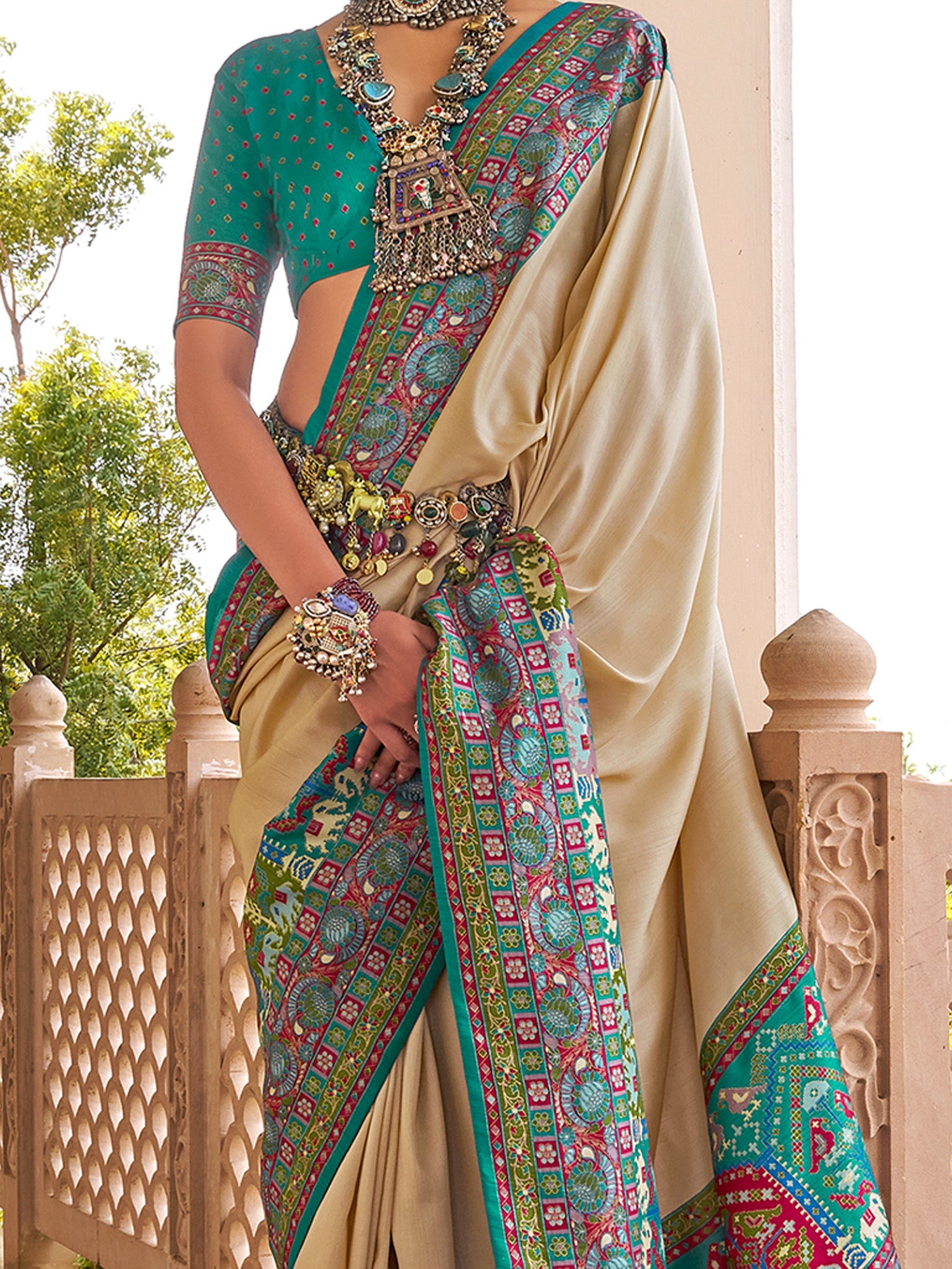 Beige Silk Blend saree – detail view 2