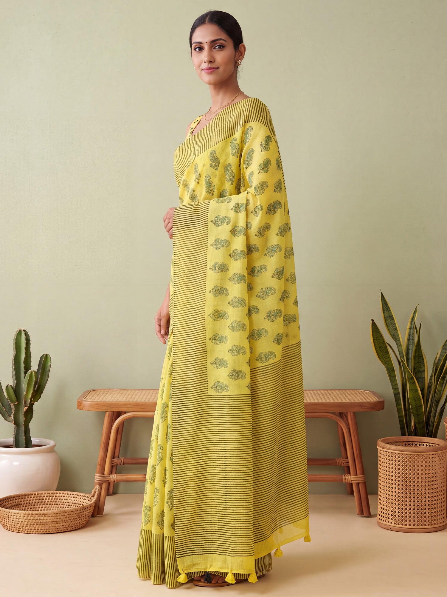 Lemon Yellow Cotton Linen saree – detail view 2