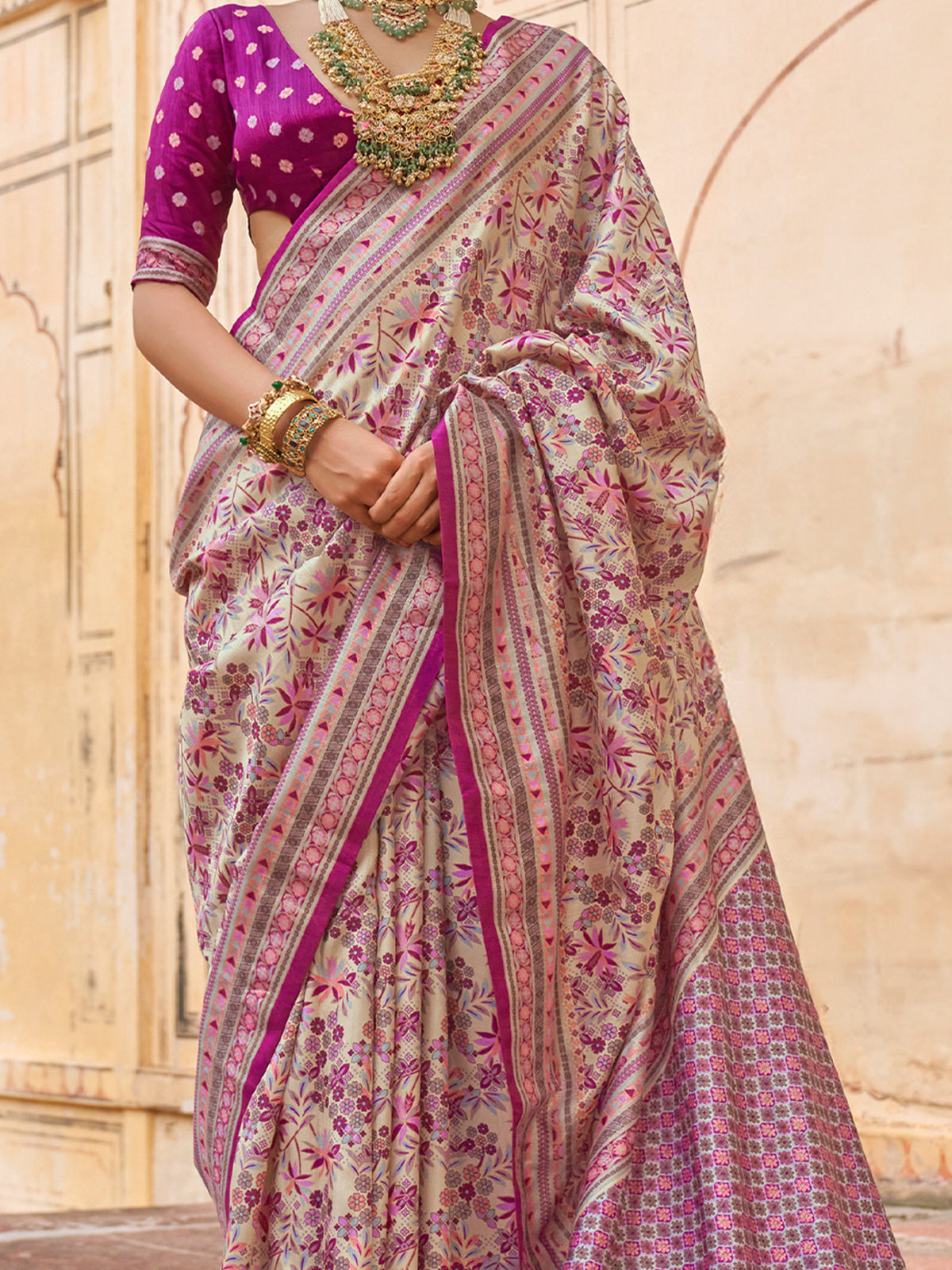 Magenta Silk Blend saree – detail view 2