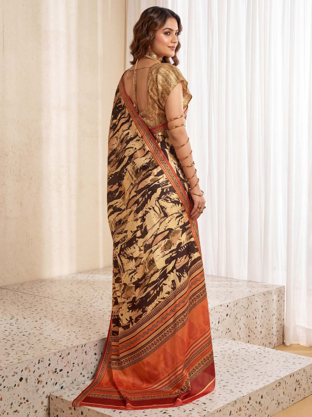 Beige Crepe saree – detail view 1