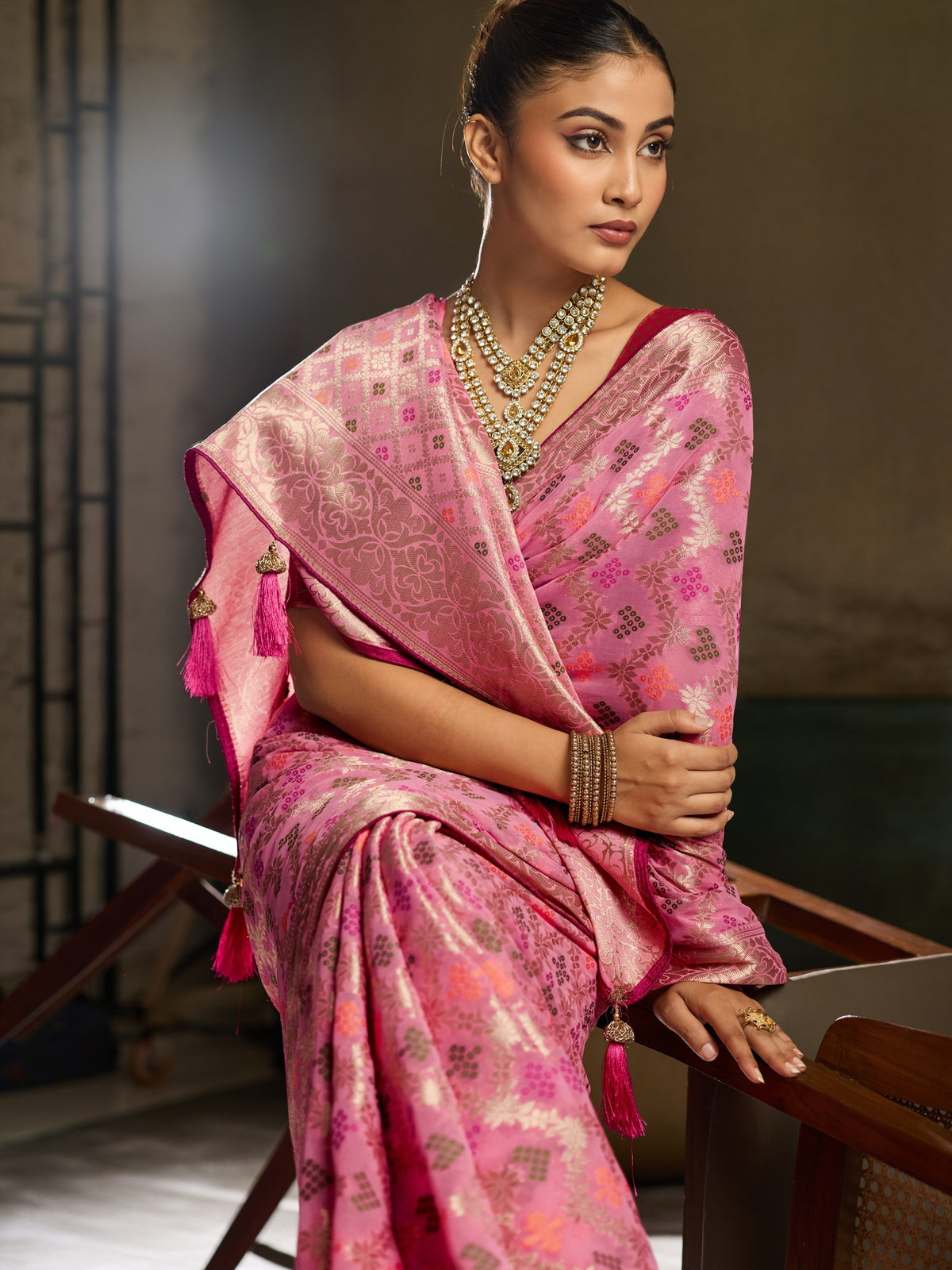 Pink Georgette saree – detail view 1