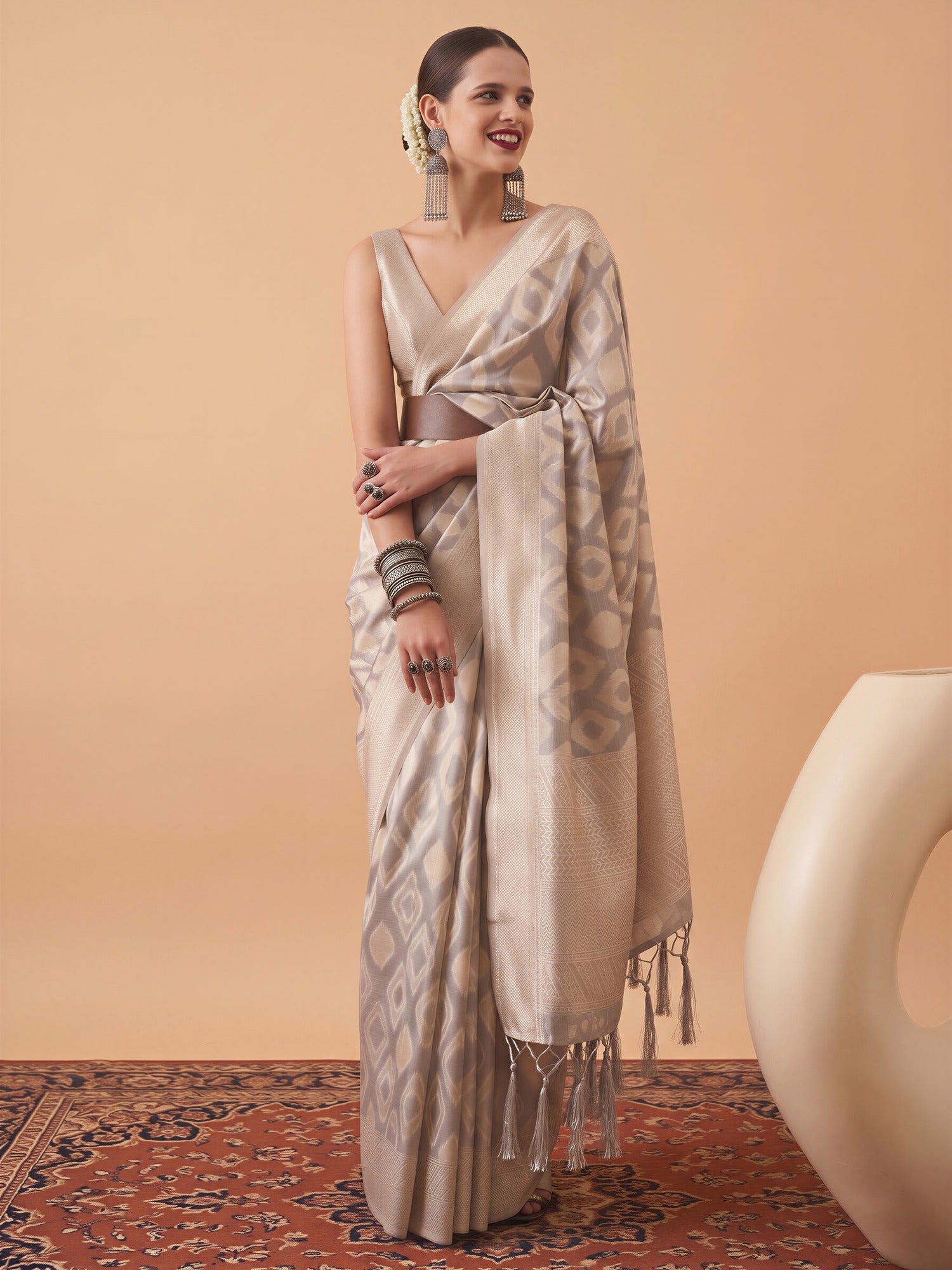 Beige Tissue saree – detail view 2