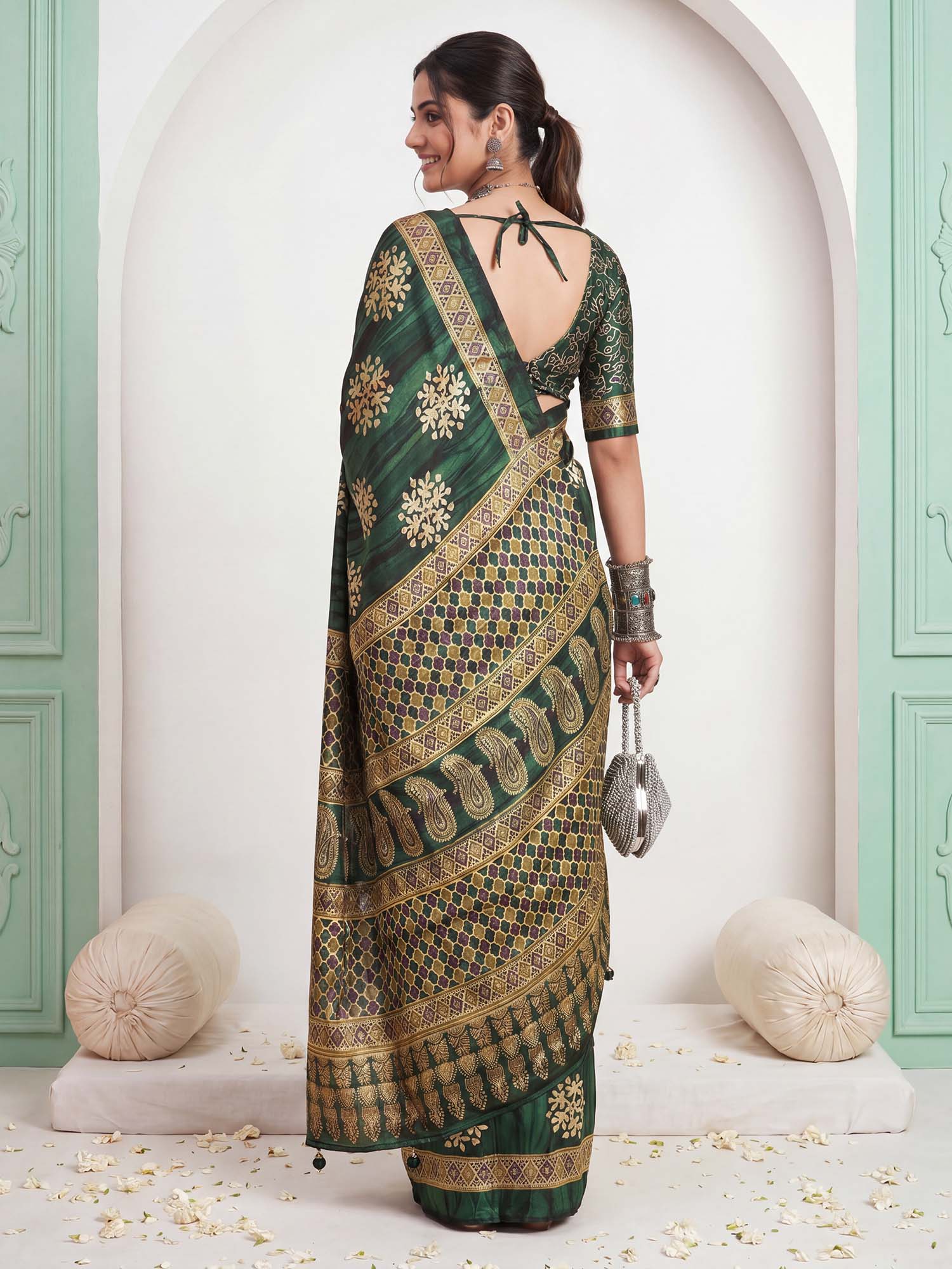Green Pure Crepe saree – detail view 1