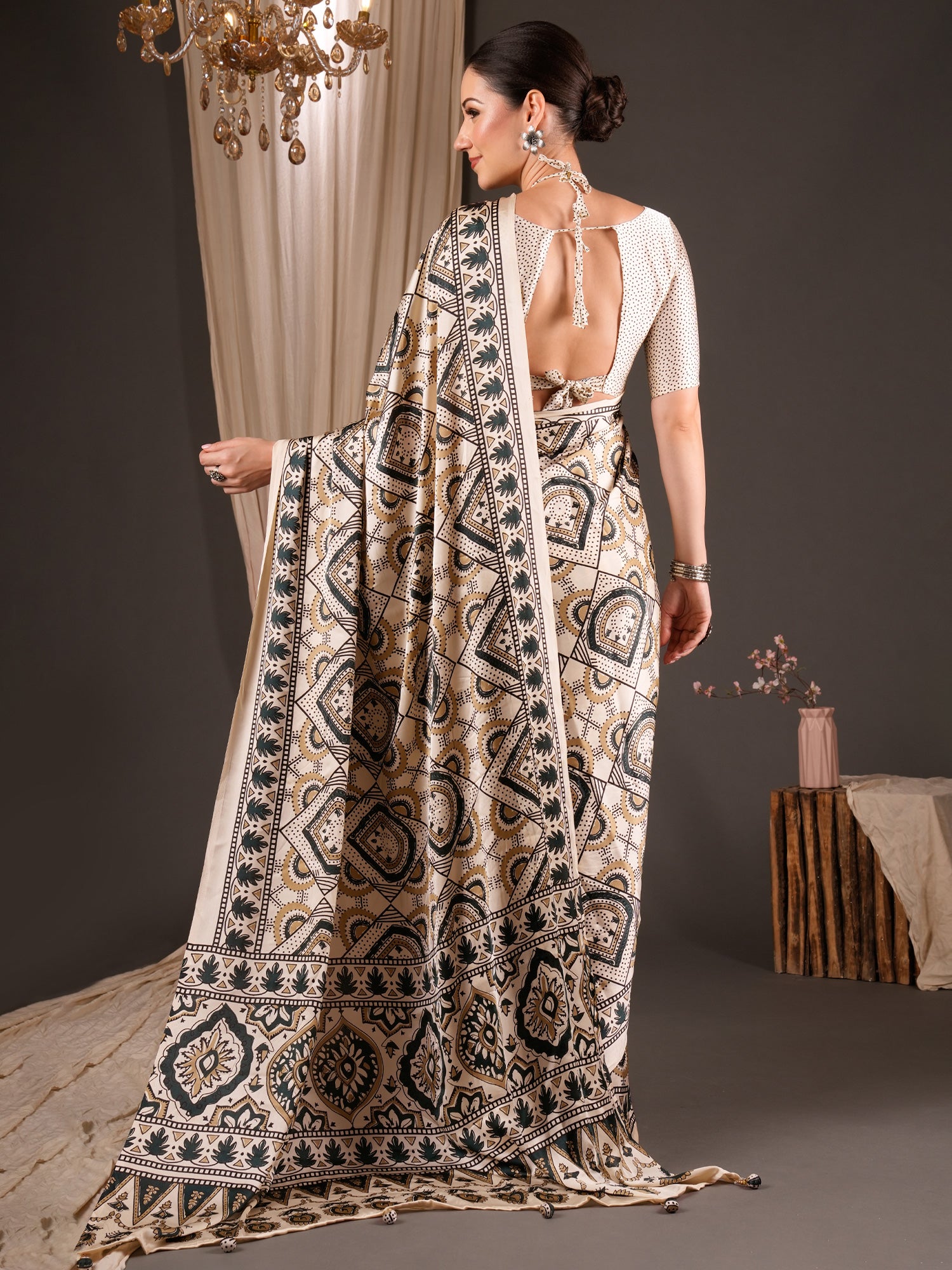 Off White Satin saree – detail view 1