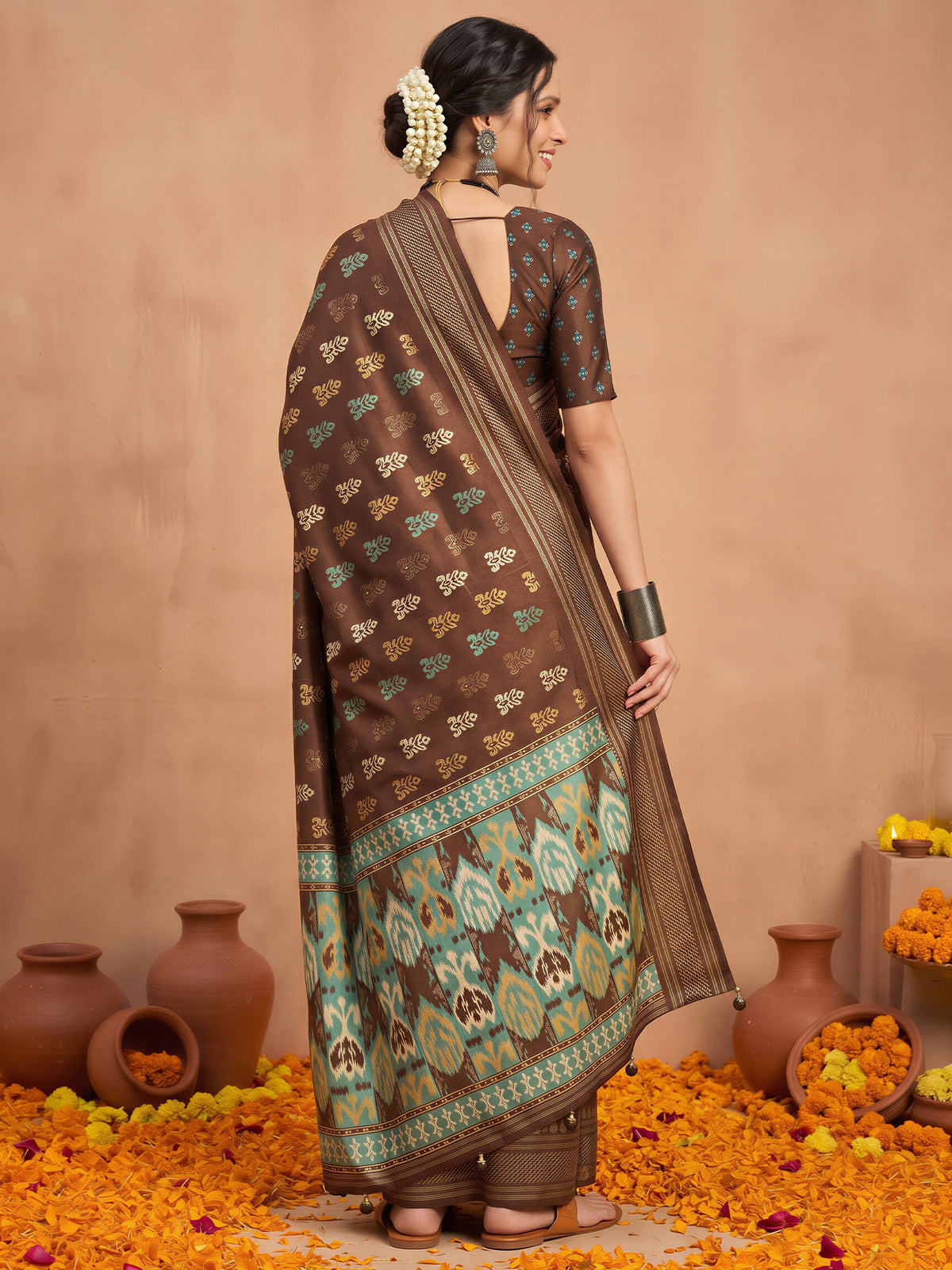 Brown Silk Blend saree – detail view 1