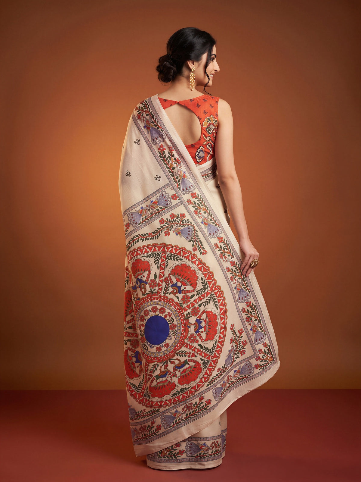 Off White Chinnon saree – detail view 1