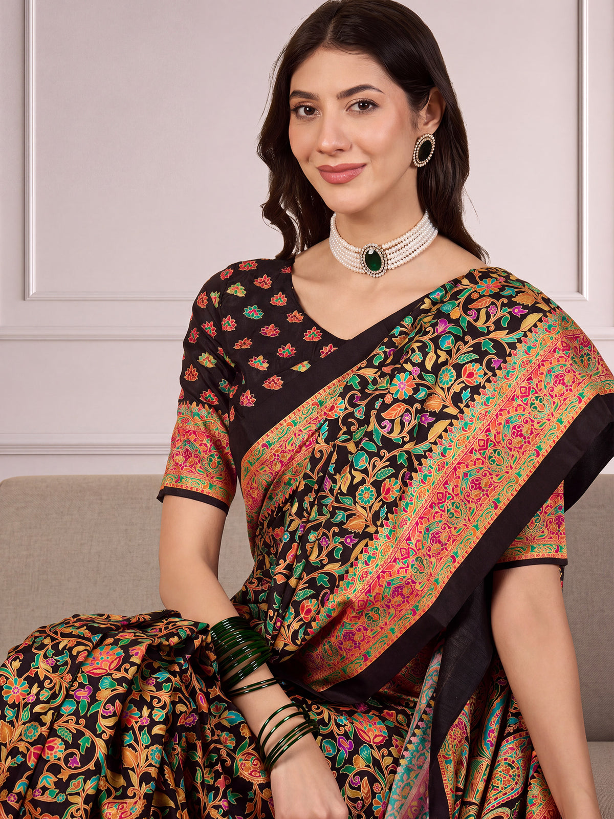 Black Dola Silk saree – detail view 3