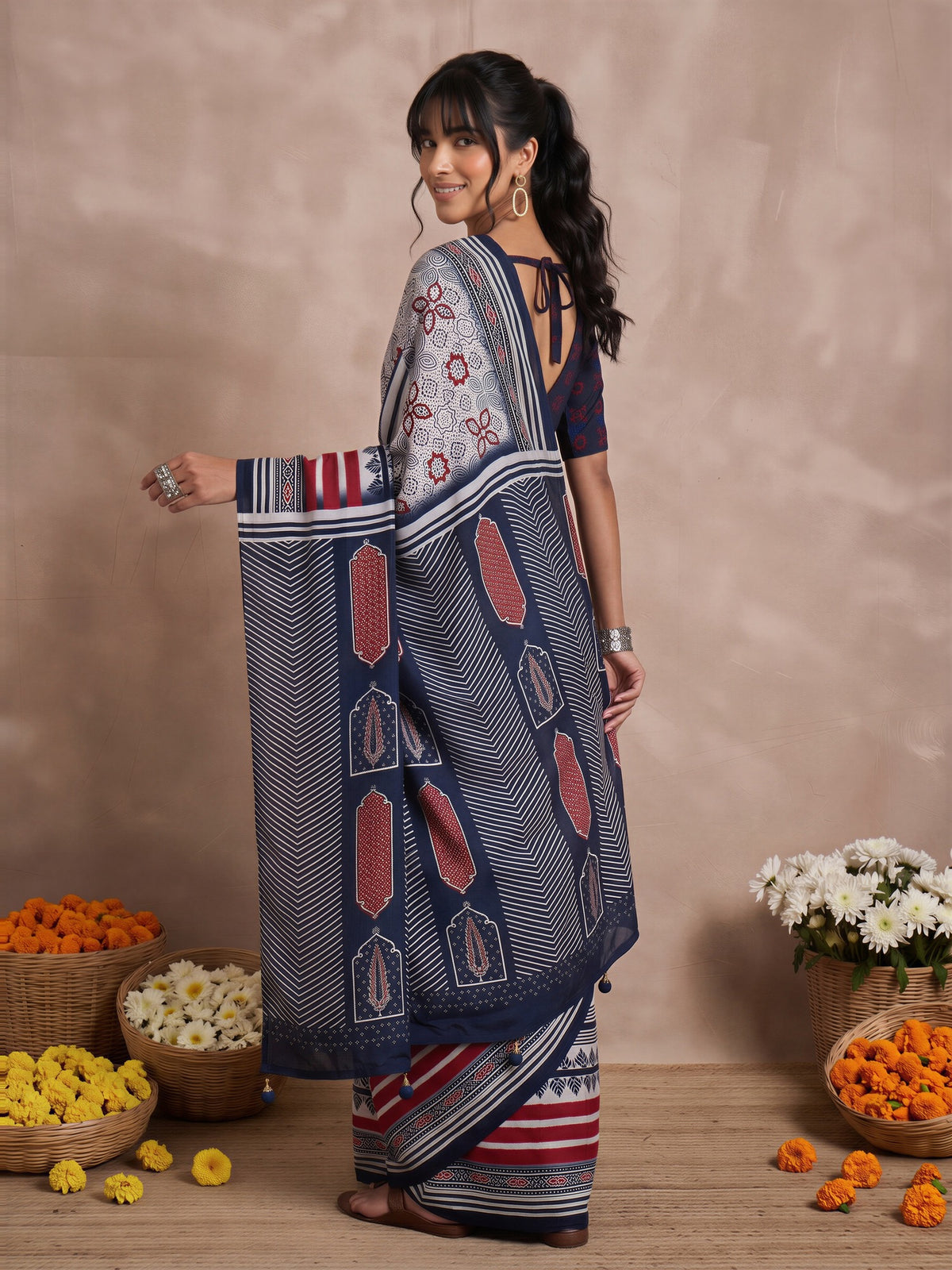 Off White Viscose Silk saree – detail view 1