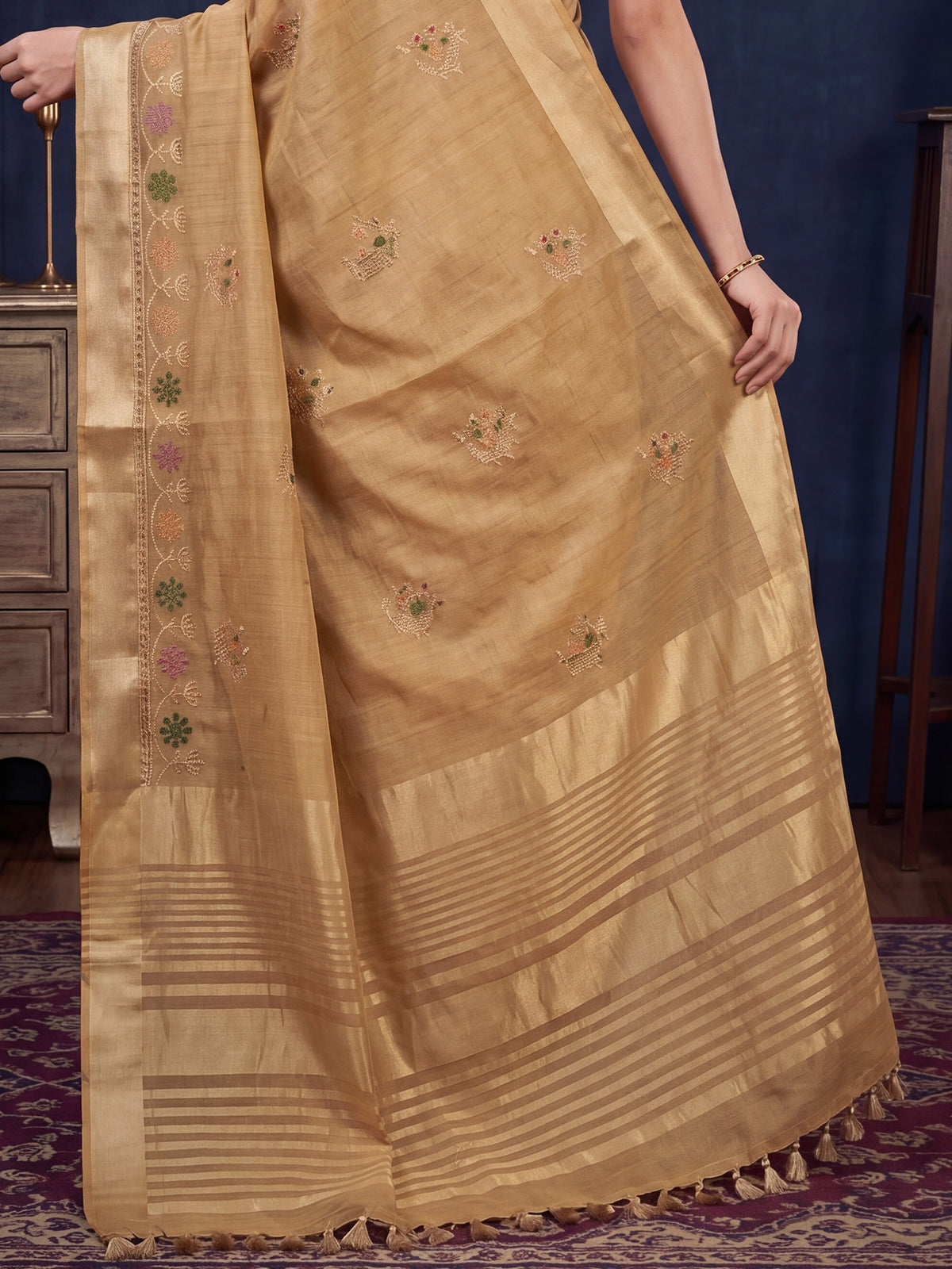 Beige Cotton Linen saree – detail view 5